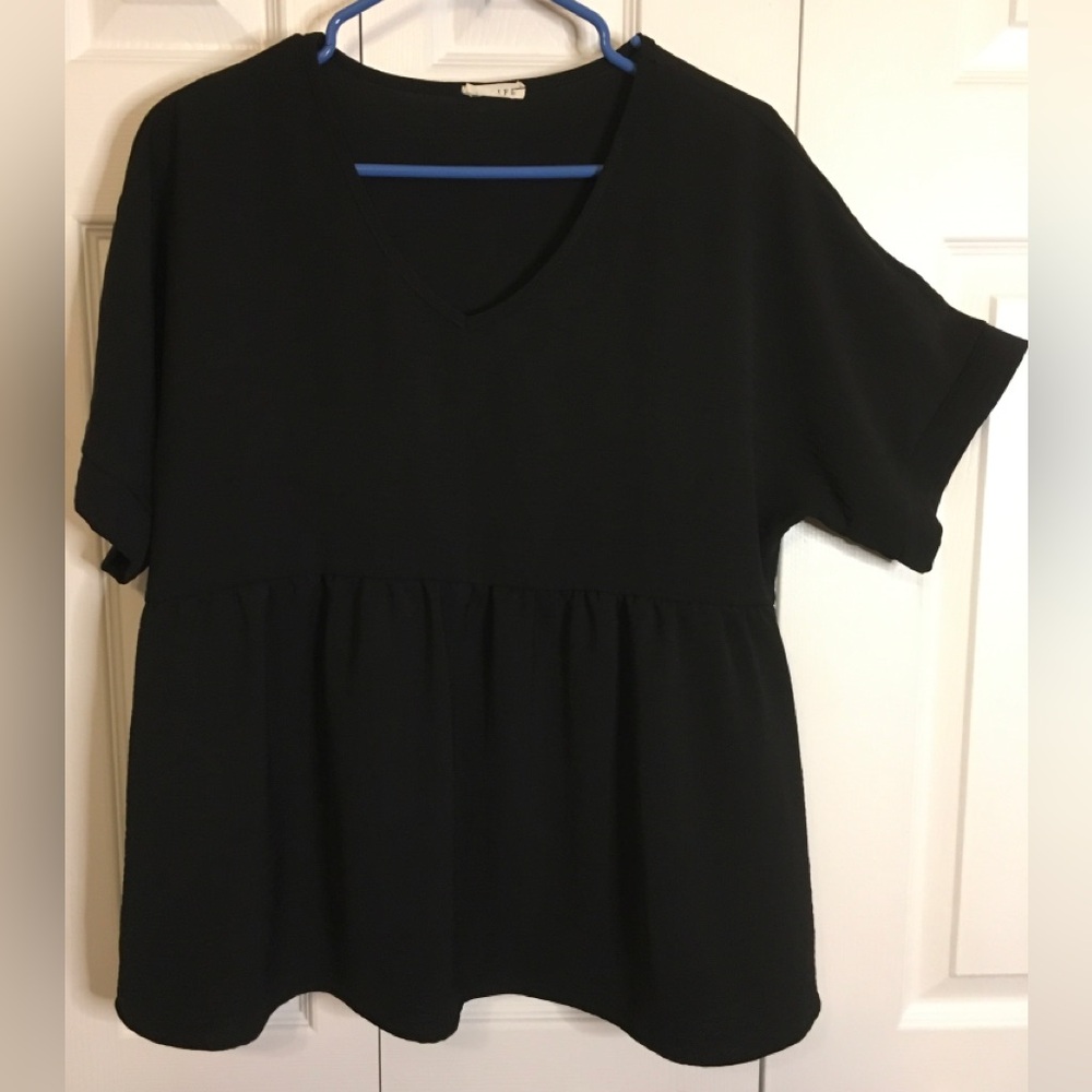 EUC WOMENS BABYDOLL TOP